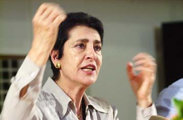 Την ακύρωση της παράστασης «Τρωάδες-Εκάβη-Αγαμέμνων» ανακοίνωσε η Ειρήνη Παπά