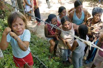 Αιματηρές συγκρούσεις στην Κολομβία με δεκάδες νεκρούς