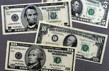 Απρόσμενη μείωση του εμπορικού ελλείματος των ΗΠΑ το Μάιο