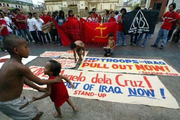 Αντιδρούν οι ΗΠΑ στην πρόθεση της Μανίλα να υποκύψει στο τελεσίγραφο των απαγωγέων