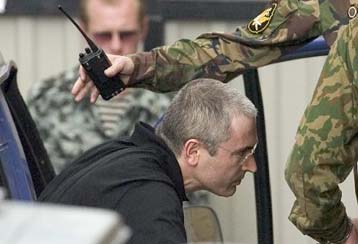 Αθώος έναντι των κατηγοριών απάτης και φοροδιαφυγής δηλώνει ο Μιχαήλ Χοντορκόφσκι