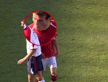 Με τρεις αγώνες αποκλεισμό τιμώρησε η UEFA τον Φρέι για το φτύσιμο στον Τζέραρντ