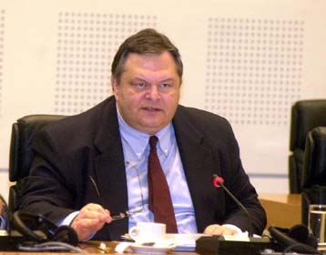 Προσπάθεια δημιουργίας κομματικού κράτους από την κυβέρνηση «βλέπει» το ΠΑΣΟΚ