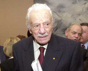 Ακόμα και στον 21ο αιώνα έχουμε χρέος να αγωνιστούμε, λέει ο Χ.Φλωράκης