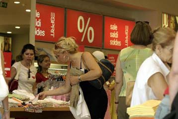 Ικανοποίηση στον εμπορικό κόσμο για την κίνηση των εκπτώσεων