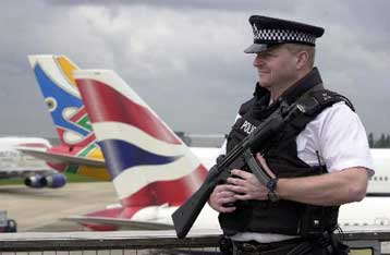 Πεταμένος στο δρόμο βρέθηκε φάκελος με τα αντιτρομοκρατικά μέτρα στο αεροδρόμιο Χίθροου