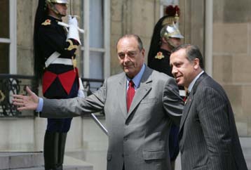 Θα αργήσει πολύ η ένταξη της Τουρκίας στην ΕΕ, υποστηρίζει ο Σιράκ