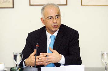 Στη δικαιοσύνη προσφεύγει ο αποπεμφθείς από τον υφυπουργό Τουρισμού Ι.Κεραμιδάς