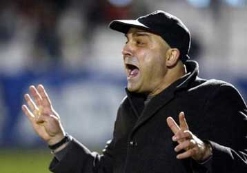 Προπονητής του Αρη για τα επόμενα πέντε χρόνια ο Γιώργος Χατζάρας