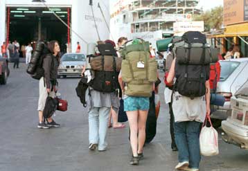 Φόβοι για 20.000 απολύσεις λόγω της πτώσης στον τουρισμό