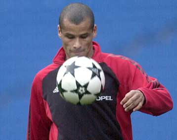 Τη φανέλα του Ολυμπιακού φοράει την Τετάρτη ο Βραζιλιάνος Ριβάλντο