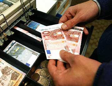 Έως και 543% επάνω από το επιτρεπτό οι τιμές καταστημάτων στο «Ελ.Βενιζέλος»