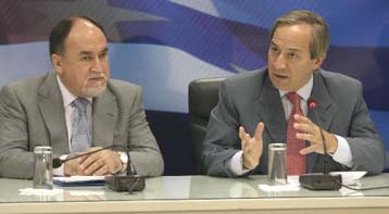 «Όχι» αντιπολίτευσης και μικρομεσαίων στο ν/σ για τις εκκρεμείς φορολογικές υποθέσεις