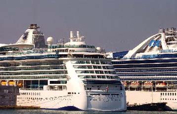 Εκτός από αδιάθετα δωμάτια και άδειες (;) καμπίνες στους Ολυμπιακούς Αγώνες