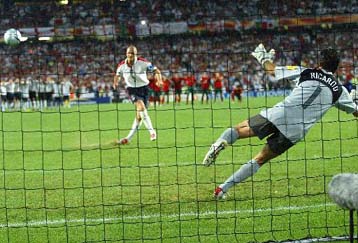 Καναδός αγόρασε την «μπάλα του Μπέκαμ» έναντι 28.050 ευρώ