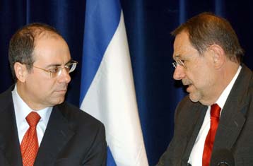 Aποκλείει τη διαμεσολάβηση της ΕΕ ο Σαρόν – Προετοιμασία διάσκεψης για το Μεσανατολικό