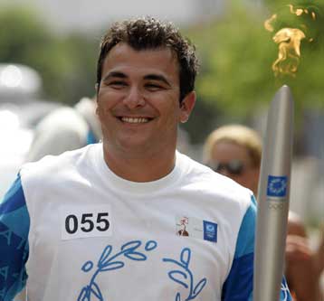 Τη Χαλκιδική διέσχισε η Φλόγα στα χέρια του Αντ.Ρέμου και του Αλ.Παπαδημητρίου