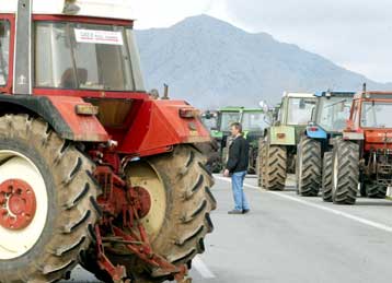Αποχώρησαν οι αγρότες από τα μπλόκα τους νομούς Πέλλας, Ημαθίας και Φλώρινας