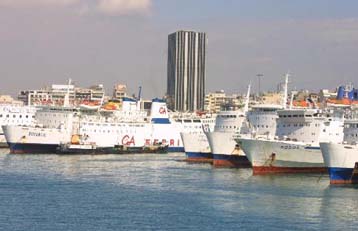 Επίθεση εφοπλιστών κατά της κυβέρνησης για τα ακτοπλοϊκά εισιτήρια