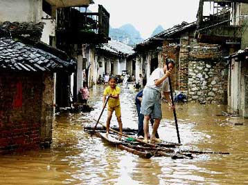 Τριάντα ένας νεκροί από τις φονικές πλημμύρες στο Βιετνάμ