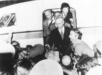 Τριάντα χρόνια από την αποκατάσταση της Δημοκρατίας