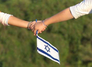 Μαζική διαμαρτυρία Ισραηλινών κατά της αποχώρησης από τη Γάζα