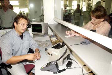 Τρία εμπόδια στο σχέδιο φορολόγησης των εισοδημάτων με βάση την κλίμακα