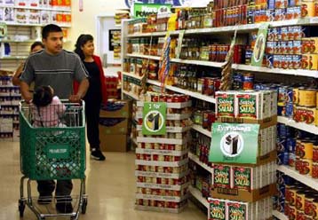 «Φραγμό» στα υπερκαταστήματα ζητούν οι μικρομεσαίοι