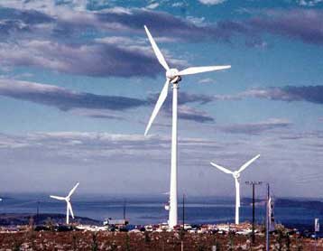 Αδειες για 18 νέες μονάδες ανανεώσιμης ενέργειας υπέγραψε το υπουργείο Ανάπτυξης