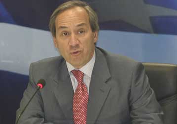 Έντεκα νομοθετικές ρυθμίσεις καταθέτει από την Τρίτη στη Βουλή η κυβέρνηση