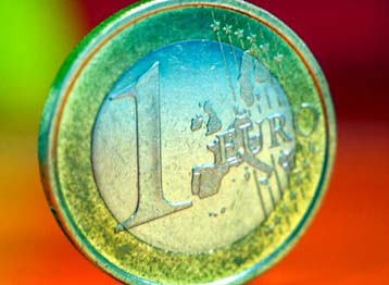 Ευρώ και διστακτικοί καταναλωτές εμπόδια στην ανάκαμψη της ευρωζώνης, λέει ο ΟΟΣΑ