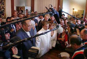 Ακυρώθηκε με δικαστική απόφαση ο πρώτος γάμος ομοφυλόφιλων στη Γαλλία