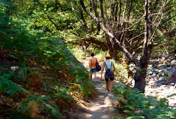 Αίσιο τέλος στην περιπέτεια δύο Ελλήνων τουριστών σε ορεινή περιοχή της Σαμοθράκης