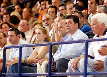 Αμεση φυλάκιση των ταραξιών και αποκλεισμός των ομάδων τους από την Ευρώπη