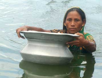 Τους 400 έφτασαν οι νεκροί από τις πλημμύρες στο Μπανγκλαντές
