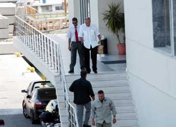 Αποχώρησε...