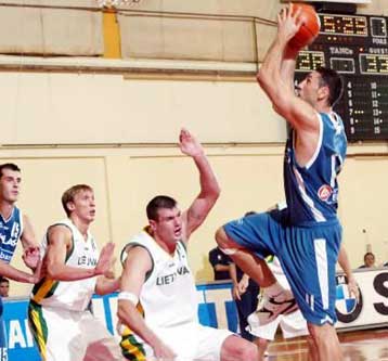 Μαχητική η εθνική μπάσκετ νίκησε τη Λιθουανία 65-64 στην αυλαία του «Ακρόπολις»