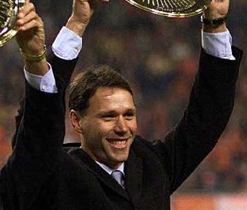 Ο Μάρκο φαν Μπάστεν στον πάγκο της εθνικής Ολλανδίας