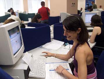 Μισθολογικές διακρίσεις σε βάρος των γυναικών διαπιστώνει η Τράπεζα Ελλάδος