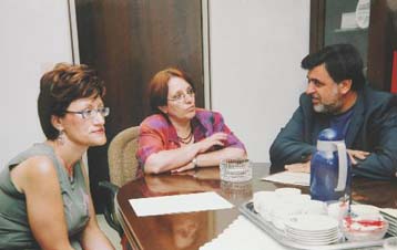 Την πάγια θέση του ΚΚΕ υπέρ των εργαζομένων στο Δημόσιο επανέλαβε η Αλέκα Παπαρήγα