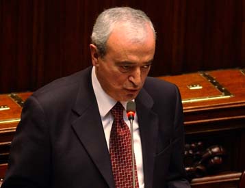 Παύει να είναι υποχρεωτική η στρατιωτική θητεία στην Ιταλία από το 2005