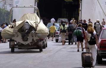 Ερώτηση βουλευτών του ΠΑΣΟΚ για την απομάκρυνση των γερασμένων επιβατηγών πλοίων