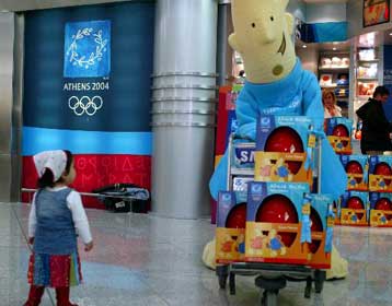 Με απελευθερωμένο «Ολυμπιακό» ωράριο τα καταστήματα της Αθήνας από Δευτέρα