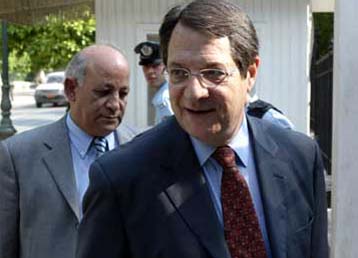 Στις επικρίσεις κατά του Τάσσου Παπαδόπουλου επιμένει ο πρόεδρος του ΔΗΣΥ