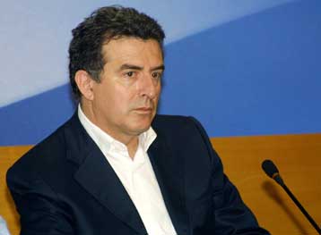 Το Κέντρο δεν είναι κτήμα κανενός, τονίζει ο Μιχάλης Χρυσοχοΐδης