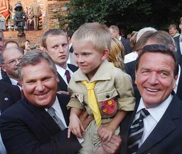 Την 60ή επέτειο της εξέγερσης κατά του ναζιστικού καθεστώτος τίμησε η Πολωνία