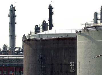 Ξεπέρασε τα 44 δολάρια το πετρέλαιο