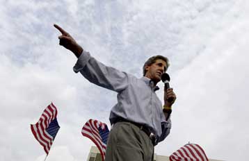 Νέες κατηγορίες Κέρι κατά Μπους για την πολιτική του στο θέμα της τρομοκρατίας