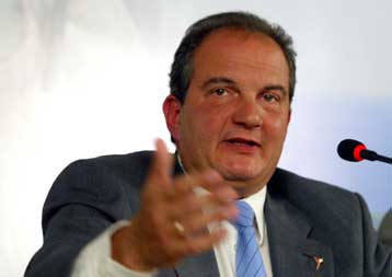 Αιχμηρό το ΠΑΣΟΚ για τη χρήση στρατιωτικού ελικοπτέρου από τον πρωθυπουργό