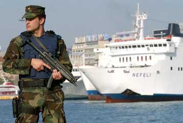 Ένορκη διοικητική εξέταση για καταγγελίες ξένων δημοσιογράφων περί ξυλοδαρμού τους